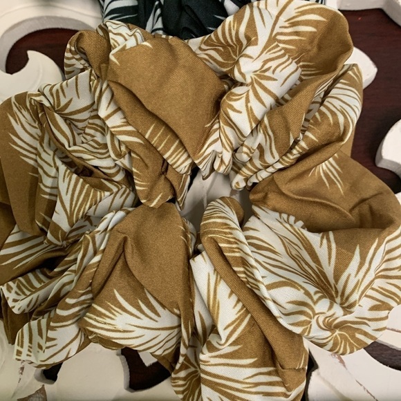 Bundle of 3 Oversized Elastic Scrunchies Burgundy, Black, Mustard Yellow NIB - Picture 6 of 8